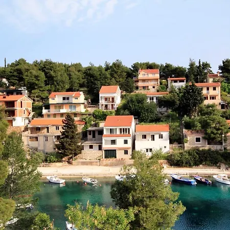 Basina 625c * Jelsa (Hvar)