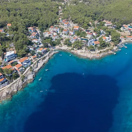 Basina 625c * Jelsa (Hvar)